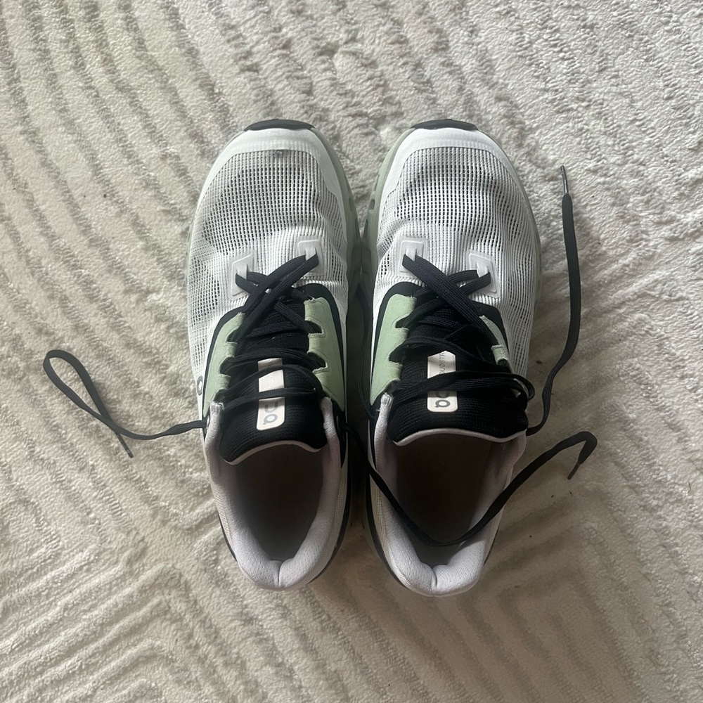 women's on cloud shoes 7.5